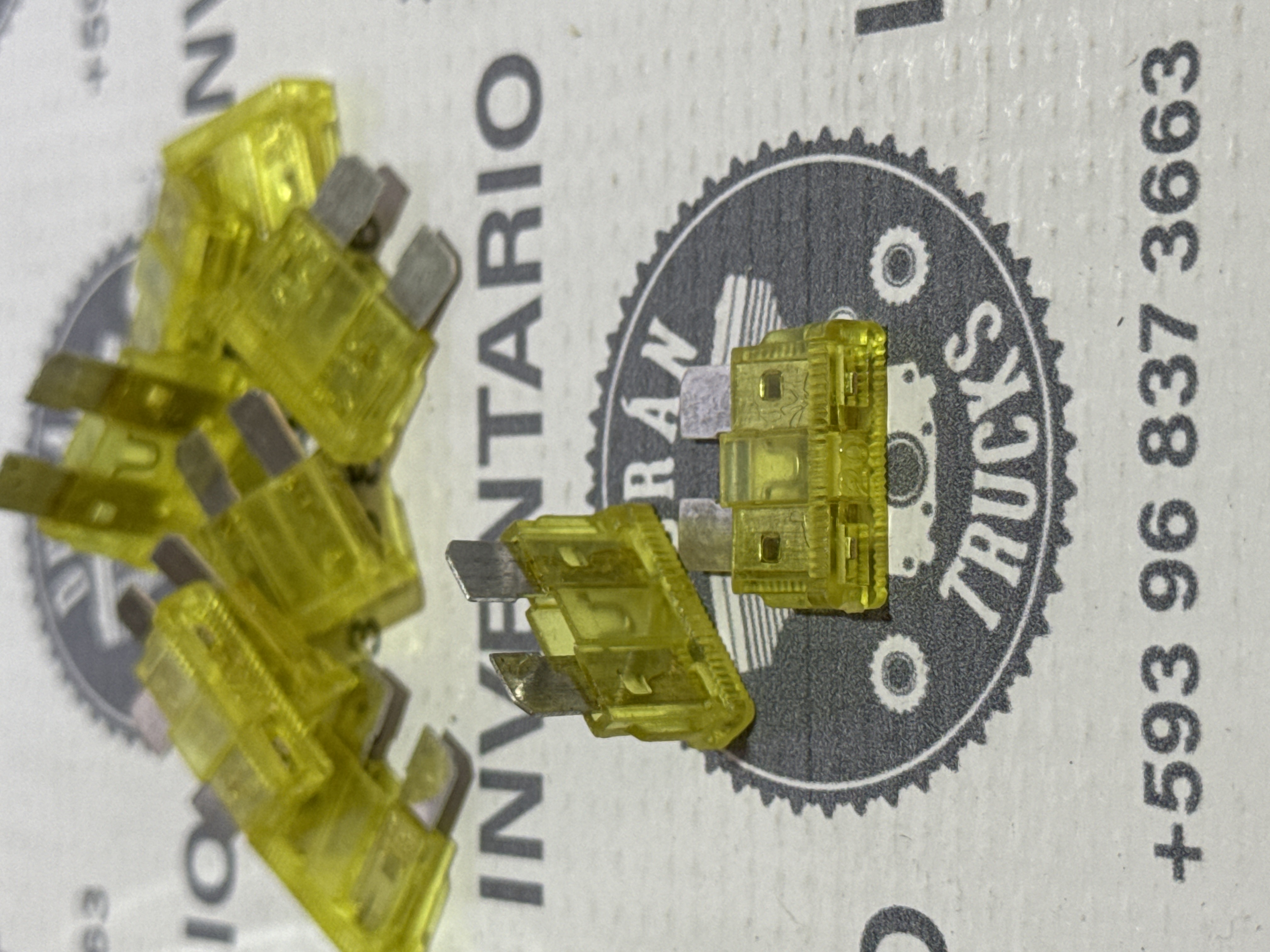 FUSIBLES 20 AMP COLOR AMARILLO