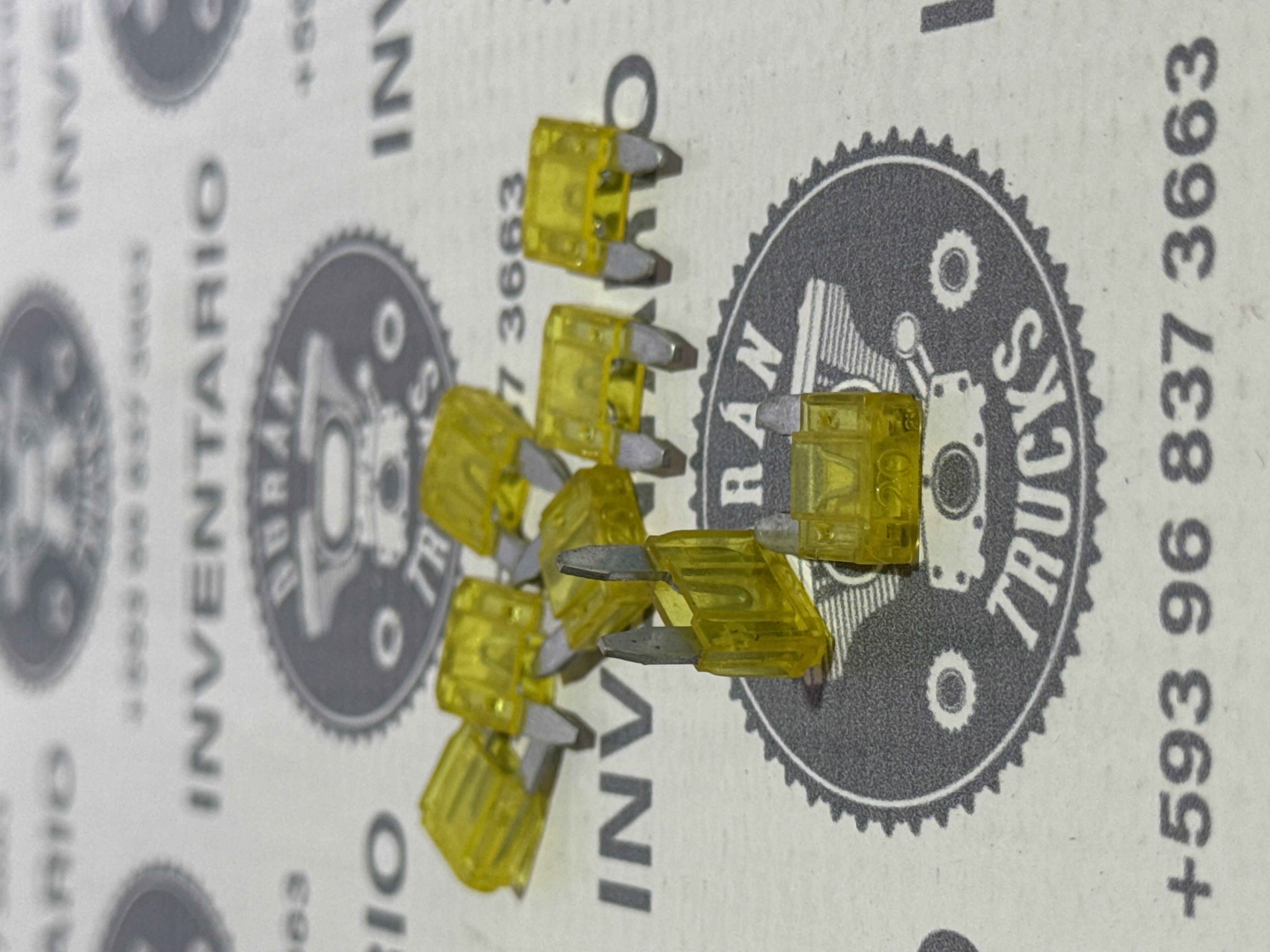 MINI FUSIBLES 20 AMP COLOR AMARILLO