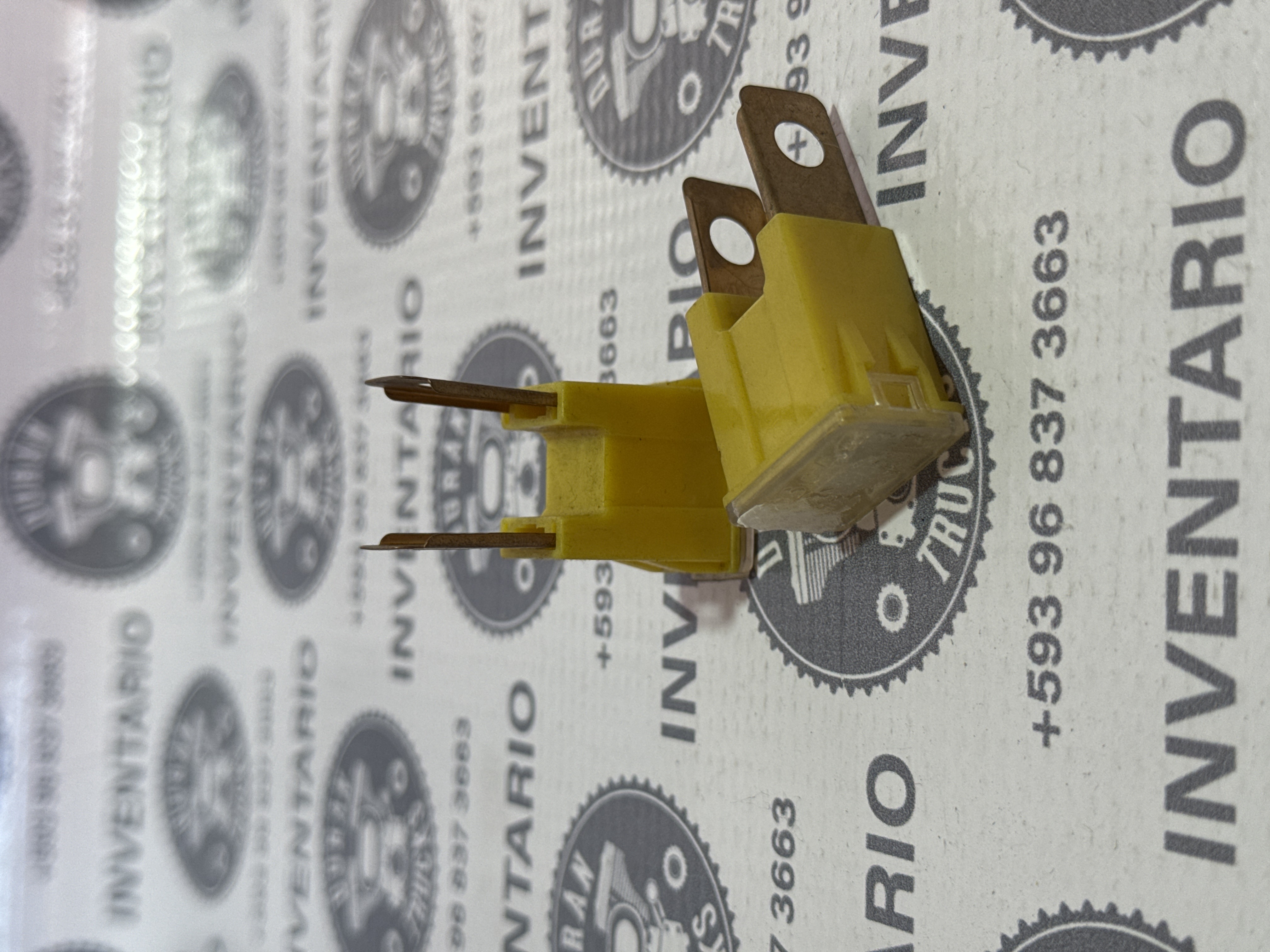FUSIBLE GRANDE TERMICO DE 60 AMP COLOR AMARILLO