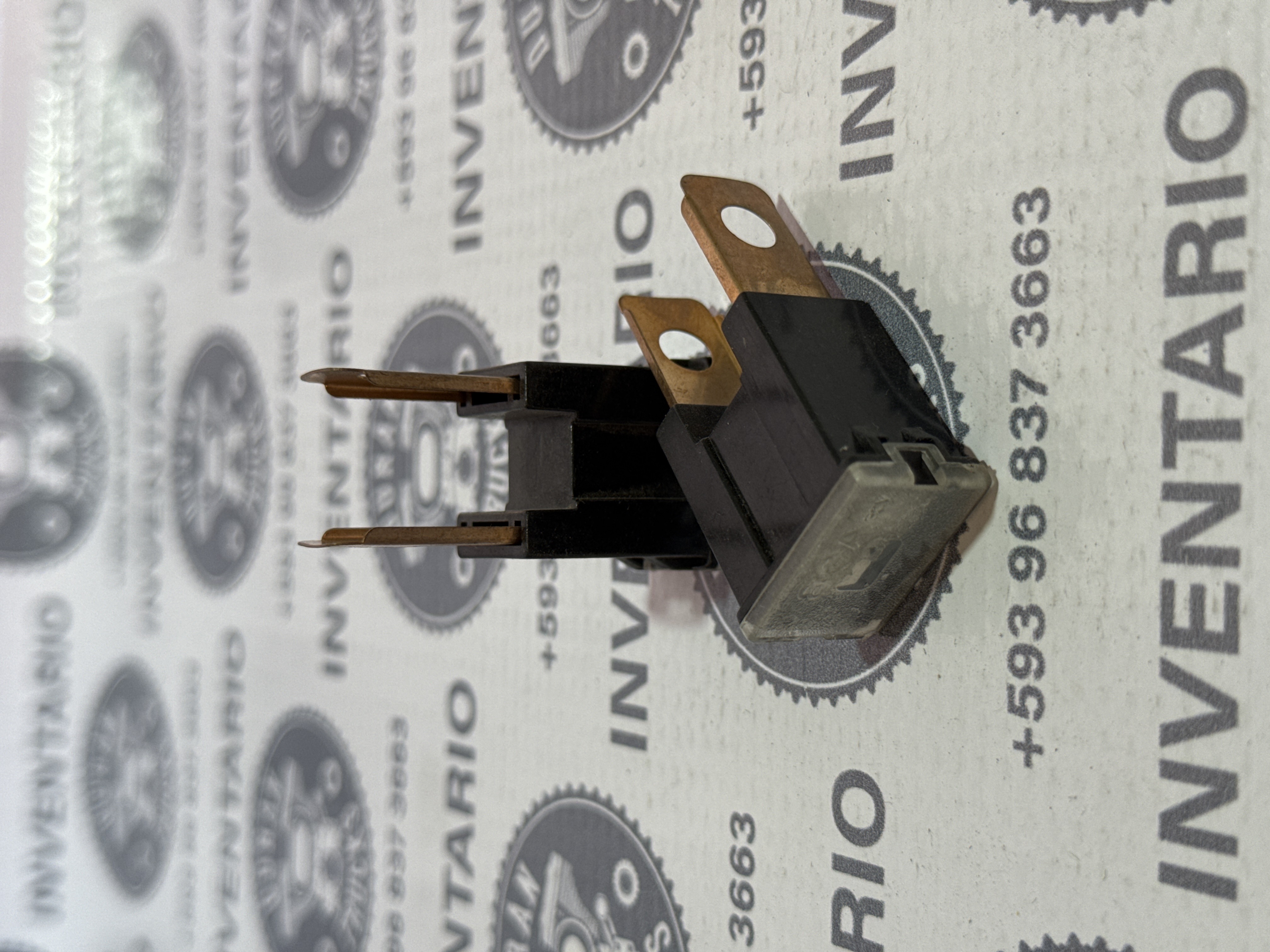 FUSIBLE GRANDE TERMICO DE 80 AMP COLOR NEGRO