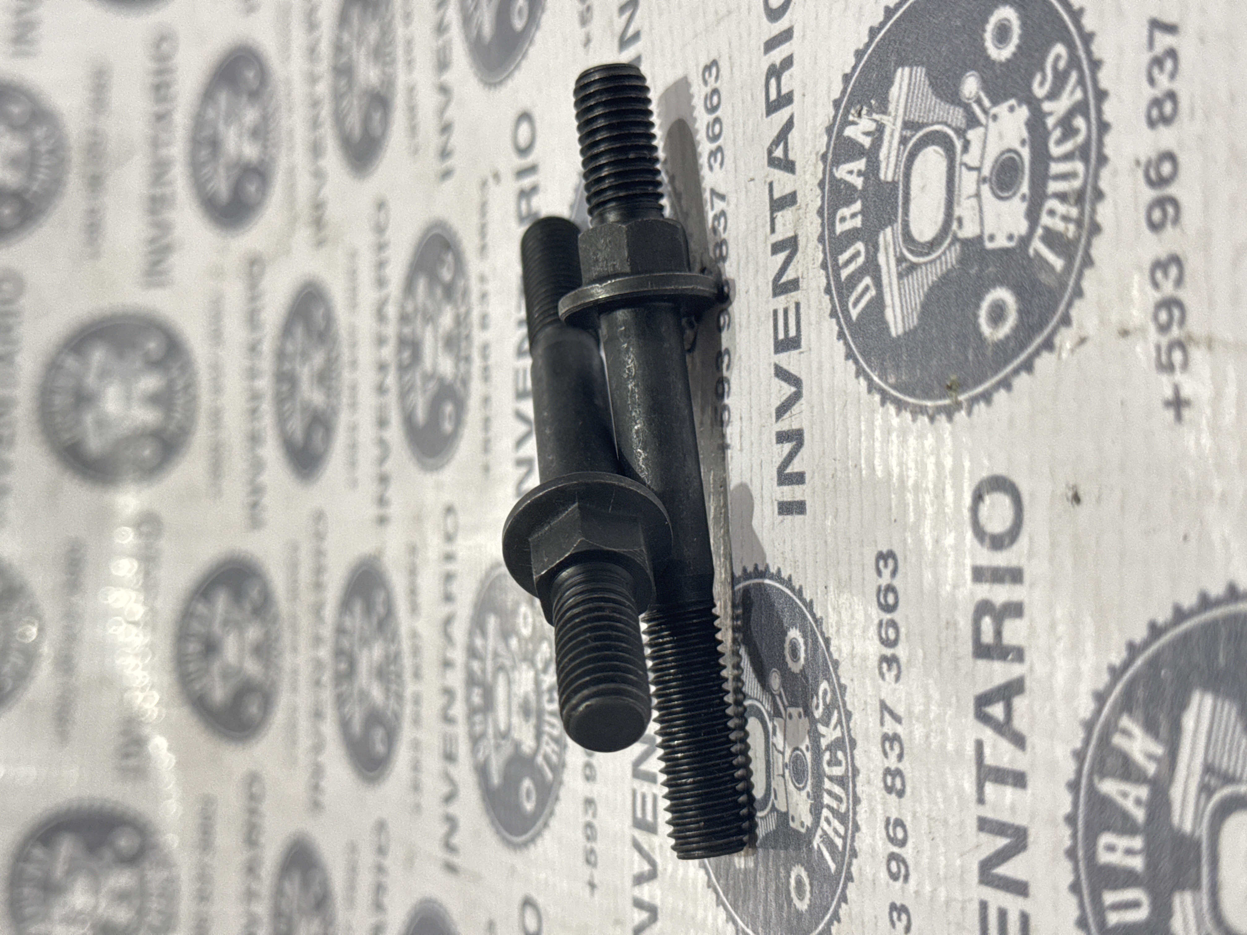 PERNO DEL MULTIPLE DE ESCAPE CUMMINS 4BT 6BT