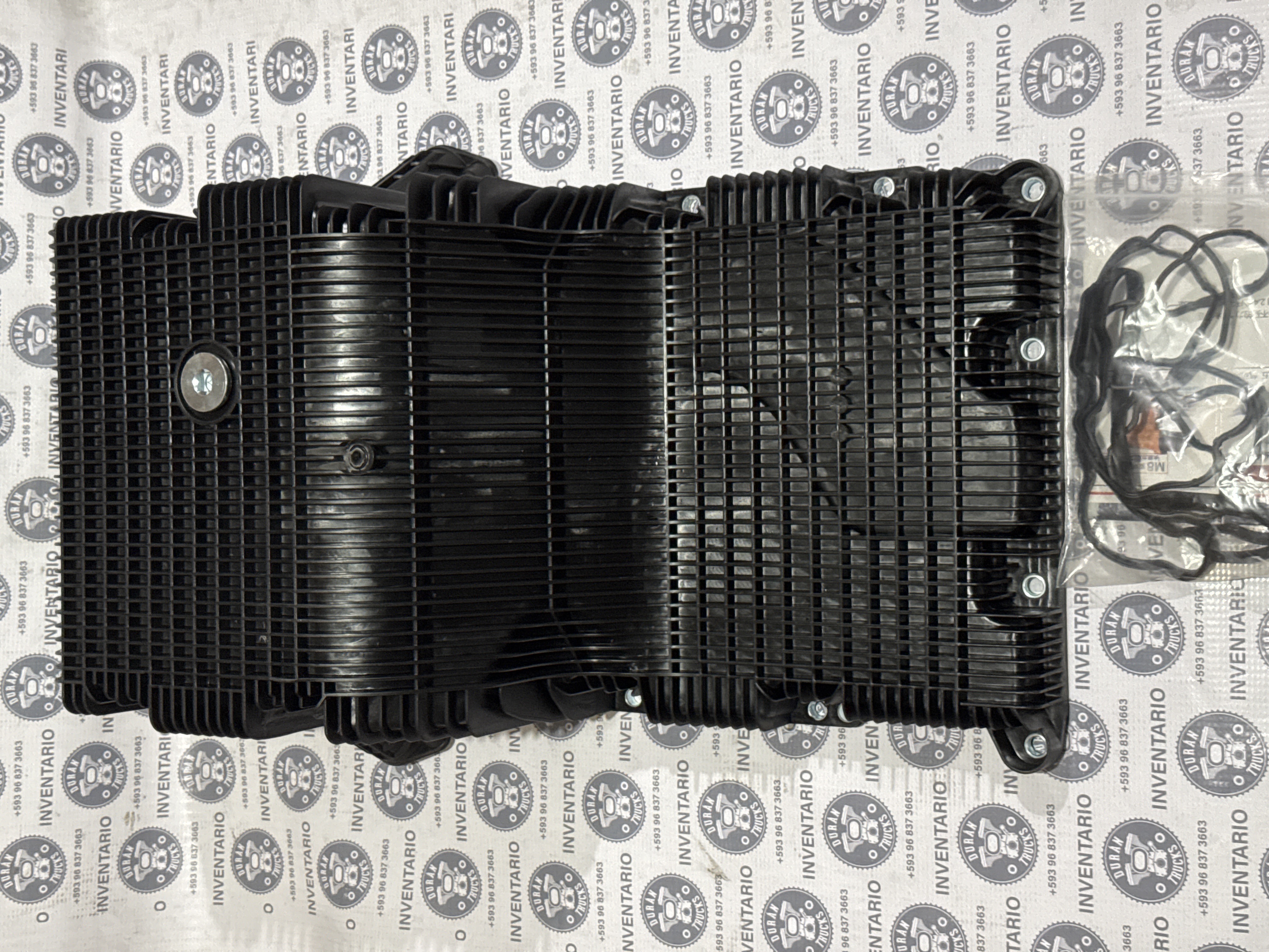 CARTER DE ACEITE MOTOR CUMMINS ISF 3.8 DOBLE PERNO - foto 3