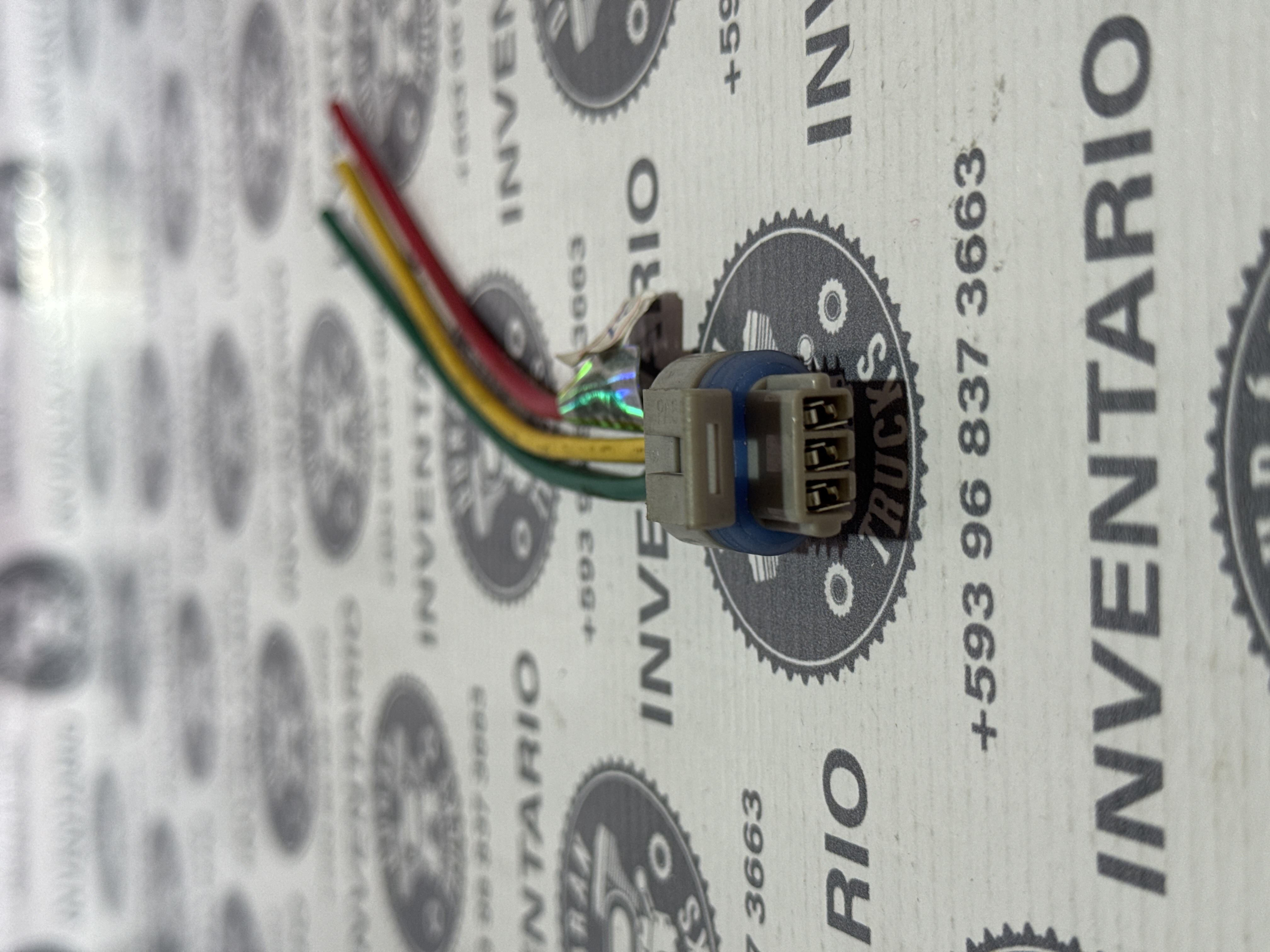 SOCKET DE TRES PINES SENSOR DE PRESION DE ACEITE Y AIRE