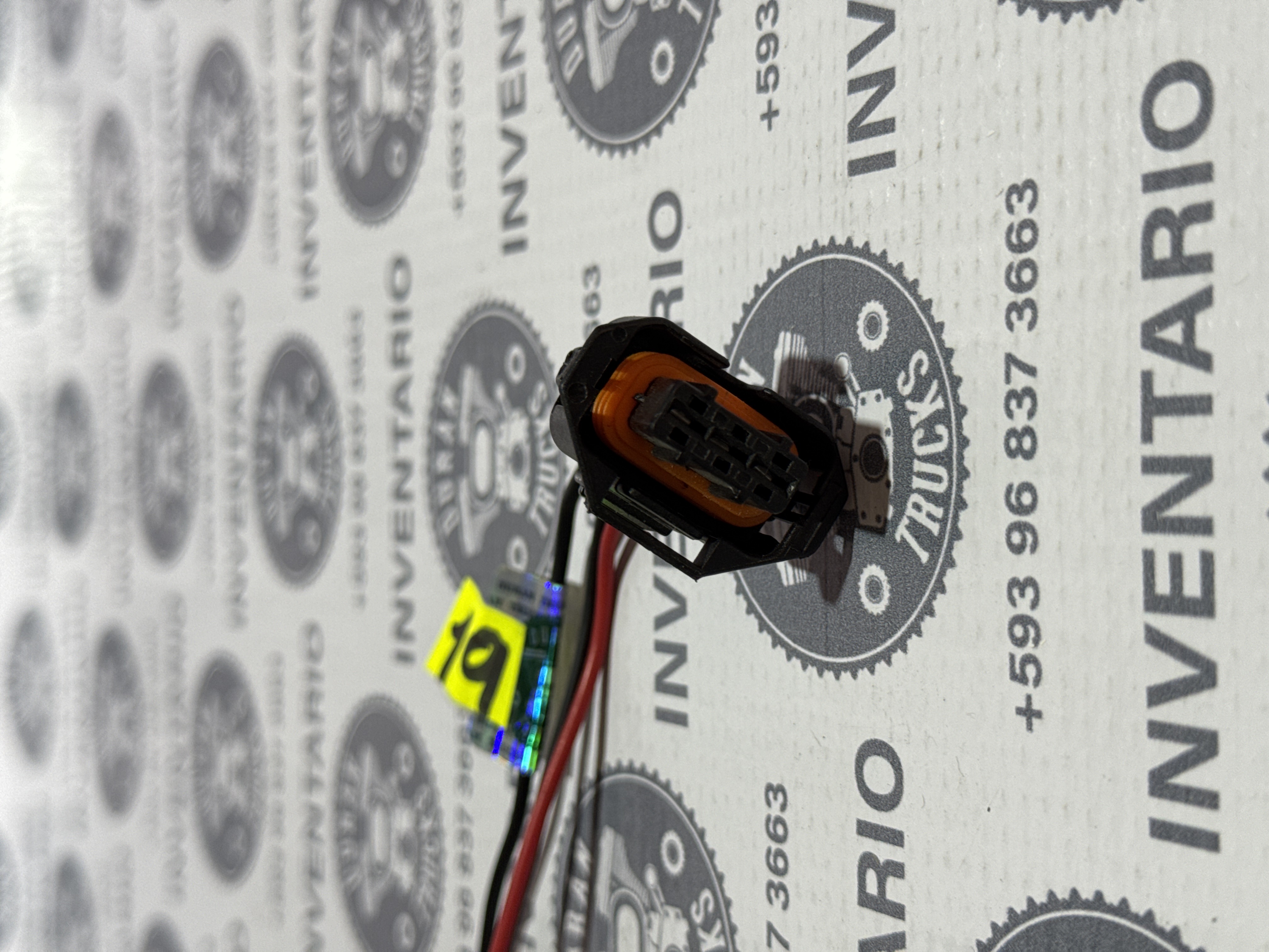 SOCKET DE TRES PINES - foto 2