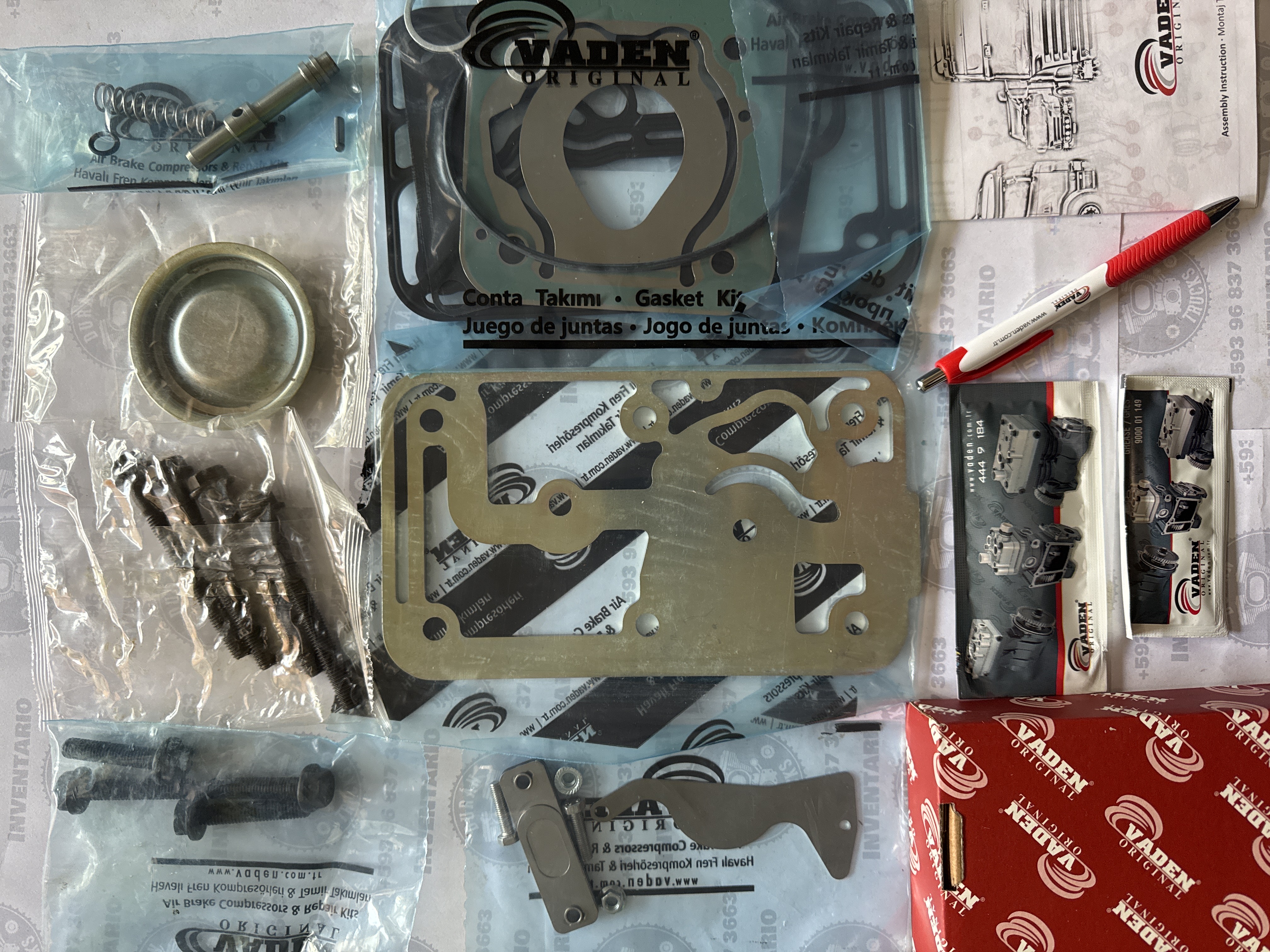 KIT DE EMPAQUES Y VALVULAS COMPRESOR FREIGTLINER M2-112 AXOR OM457