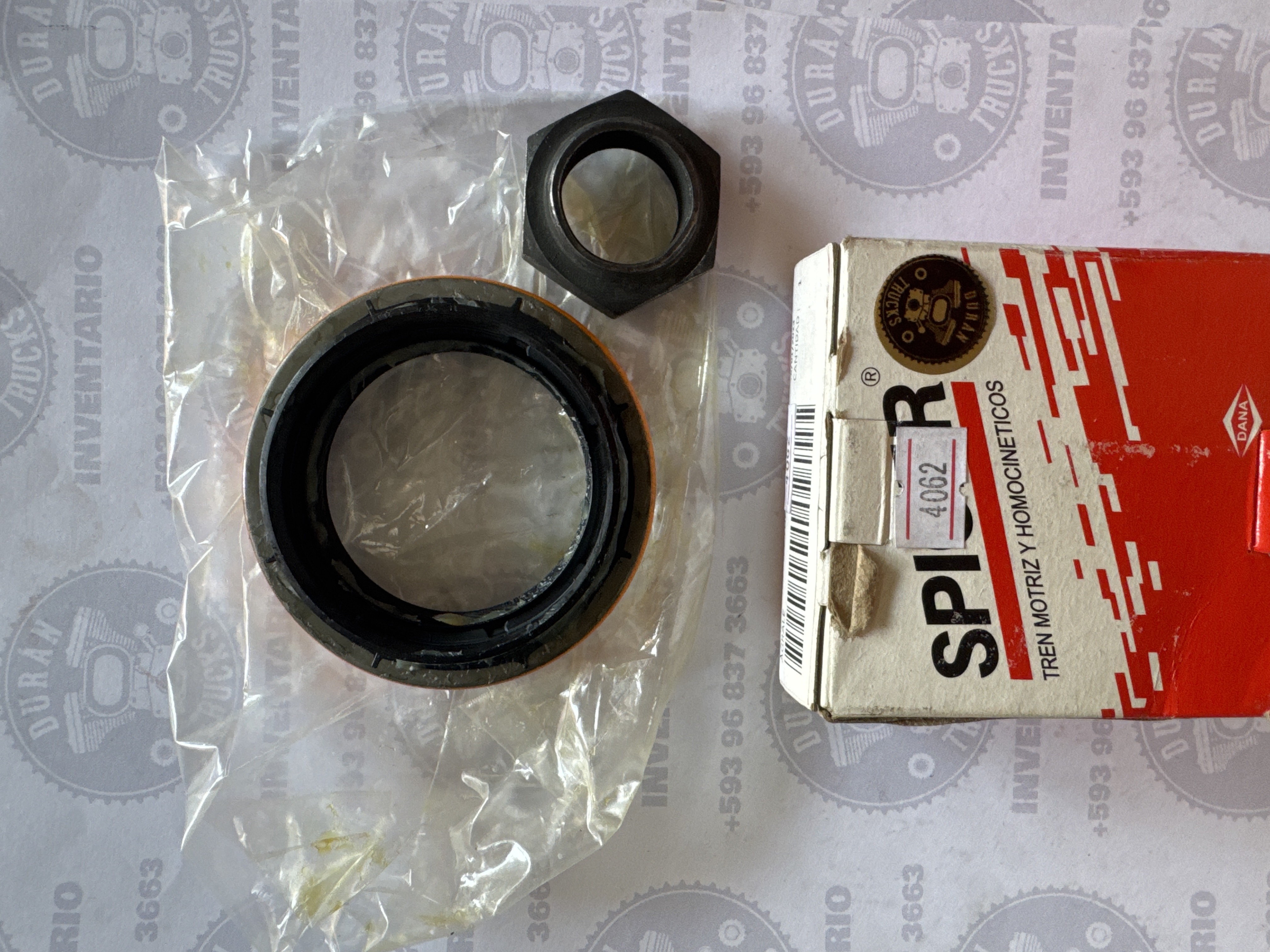 TUERCA CON RETEN DE CORONA FORD CARGO 815 VW 9-150