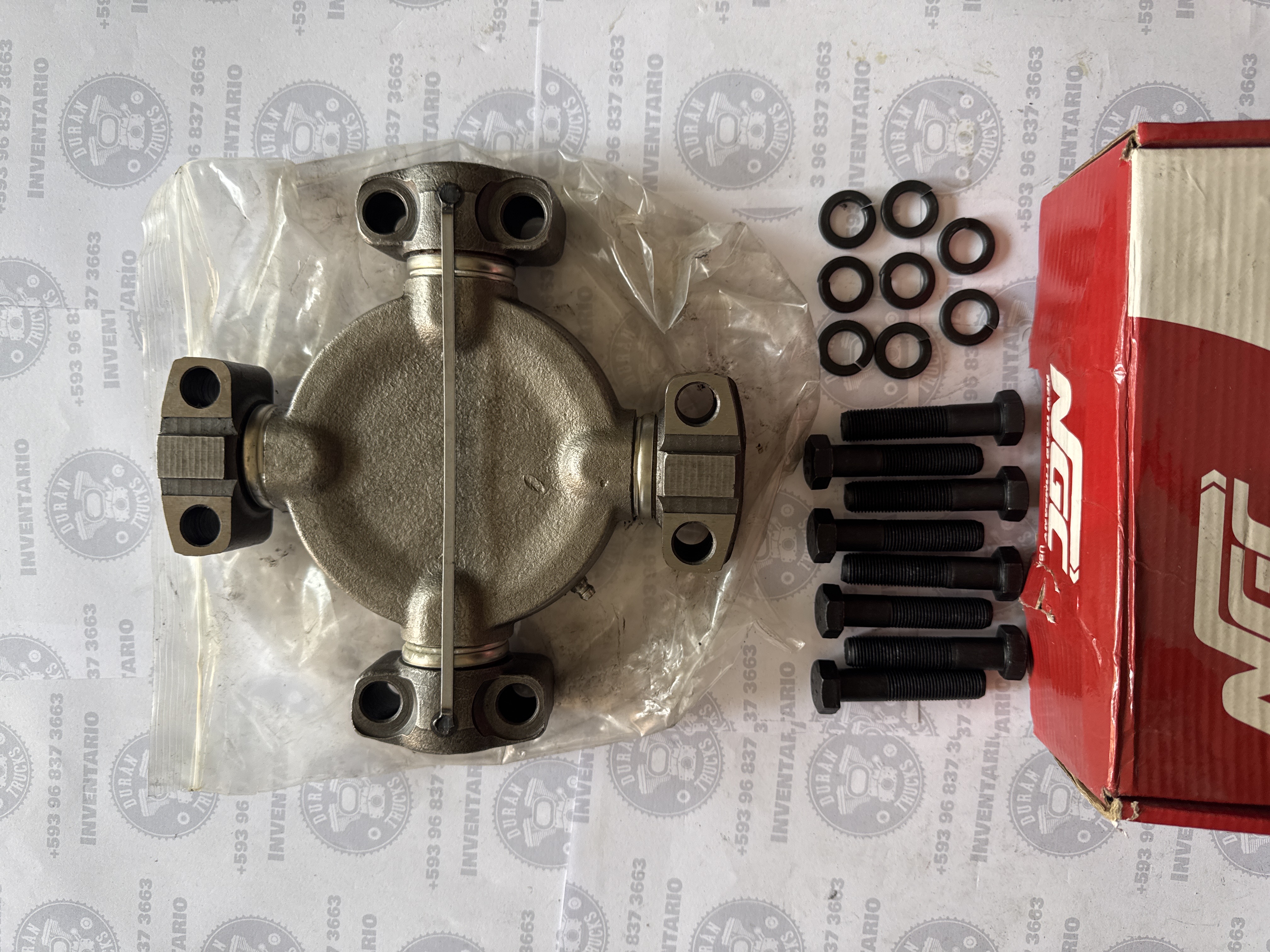 CRUCETA DE CARDAN TIPO CANDADO 8" MACK DADO PEQUEÑO