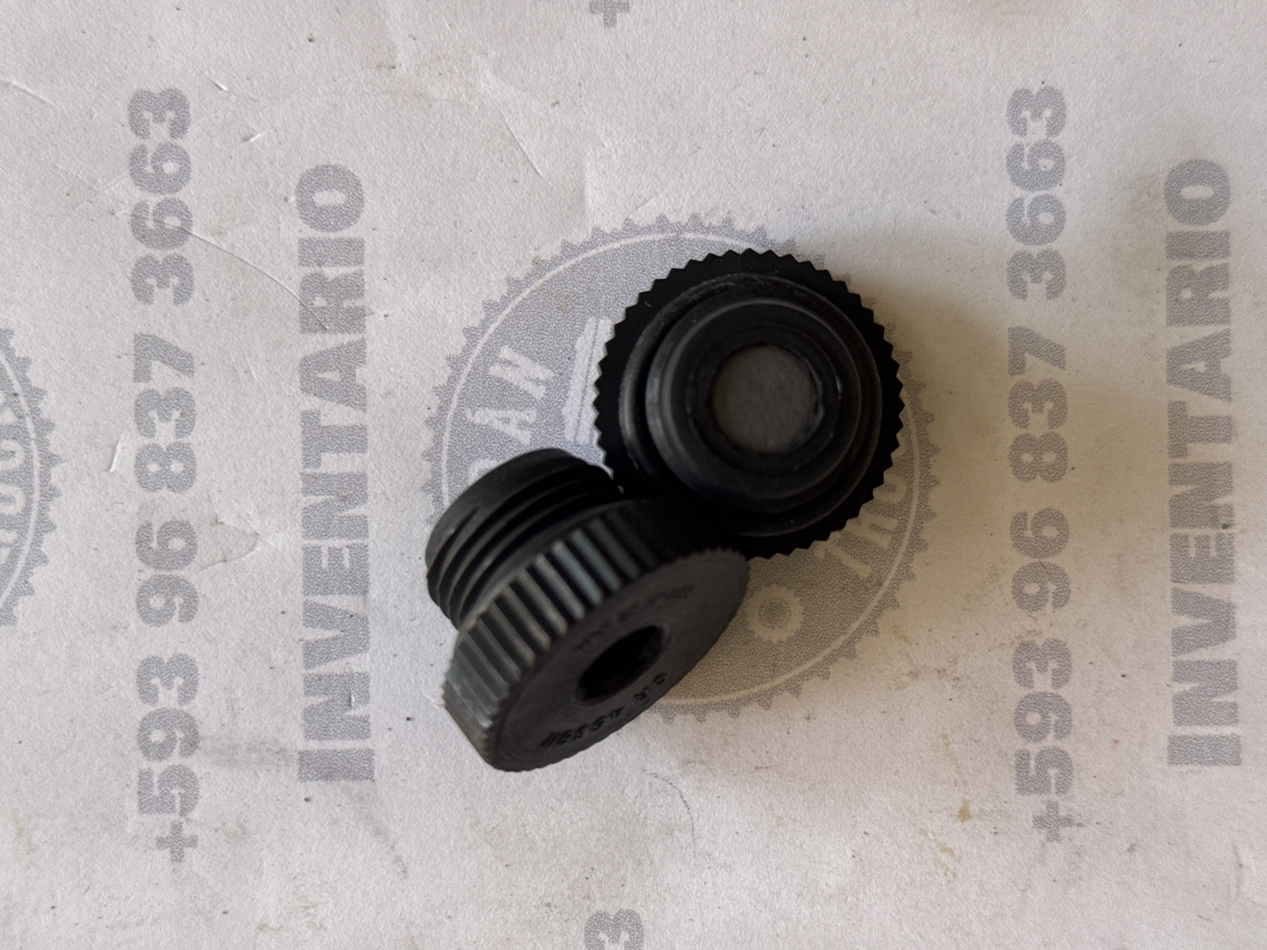 TAPON DE TAPA DE RUEDA DELANTERA KENWORTH INTERNATIONAL PARA TAPA CR1613
