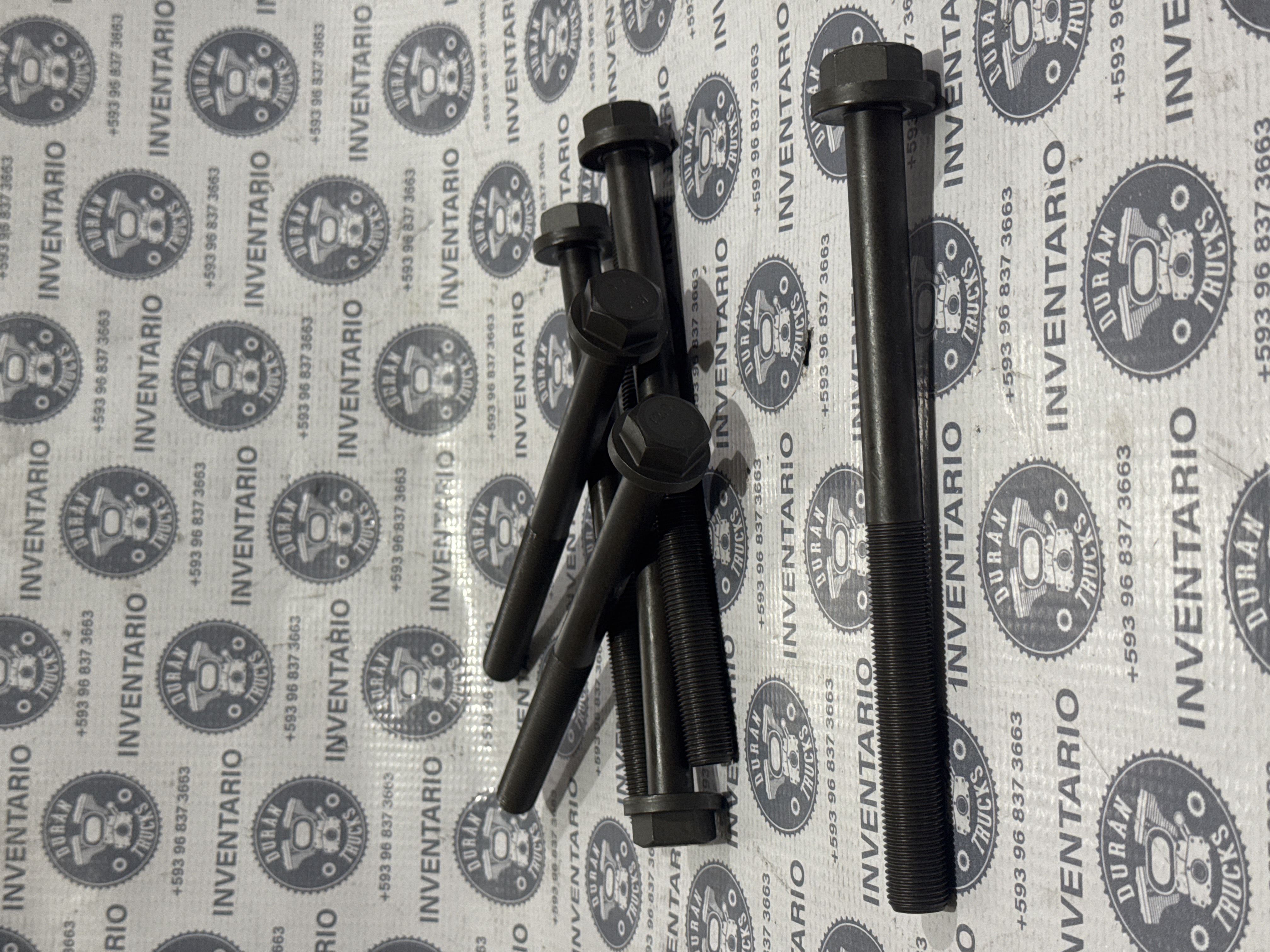 PERNO DE CABEZOTE MOTOR CUMMINS ISZ