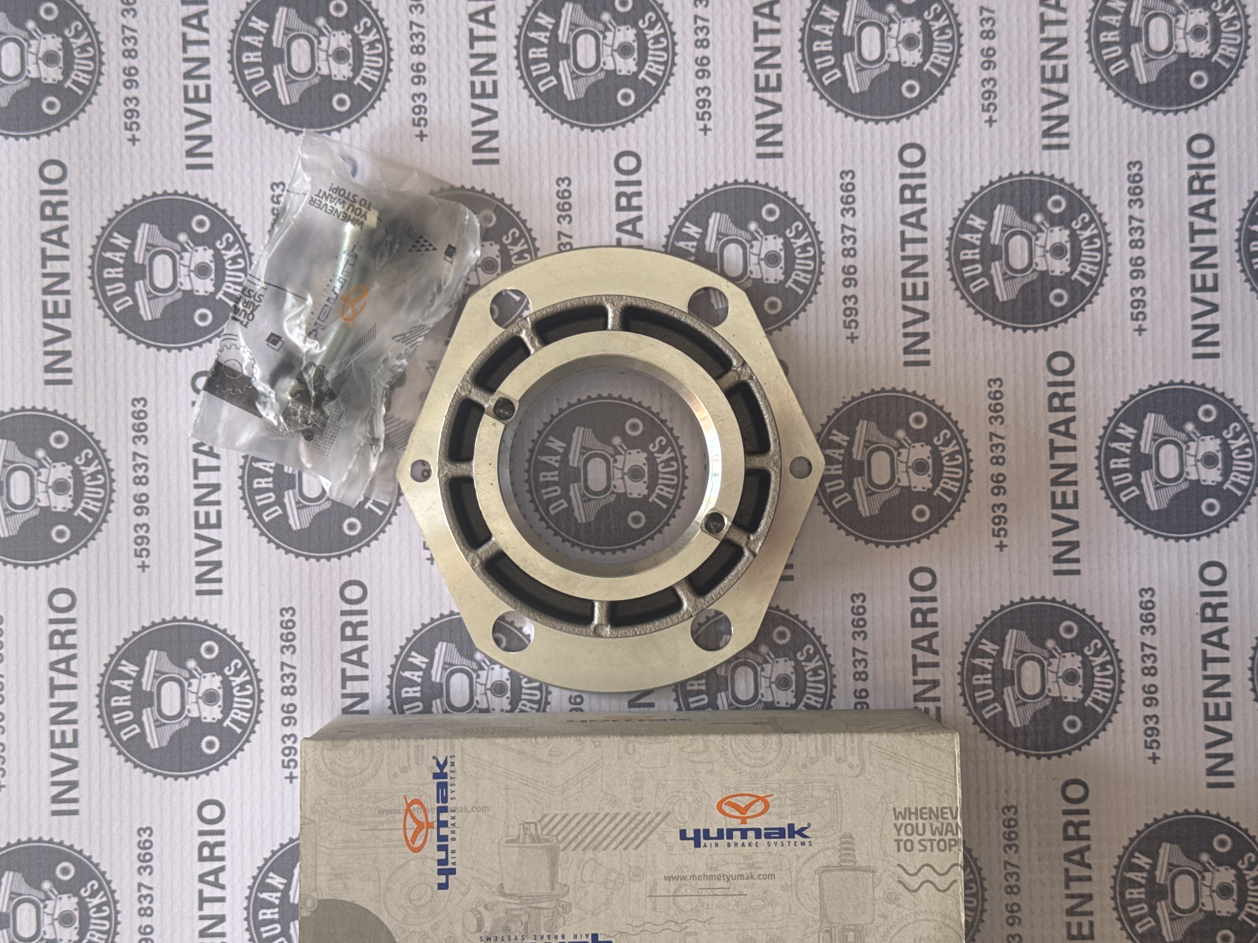 TAPA DE ALUMINIO POSTERIOR COMPRESOR 85mm 6BT - 6CT FORD CARGO 17-21